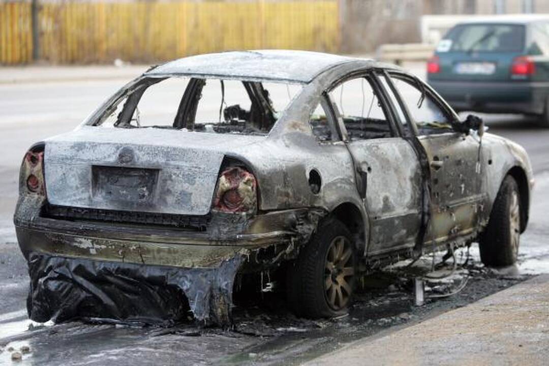 Vilniuje sudegė Kinijos ambasados automobilis (papildyta)