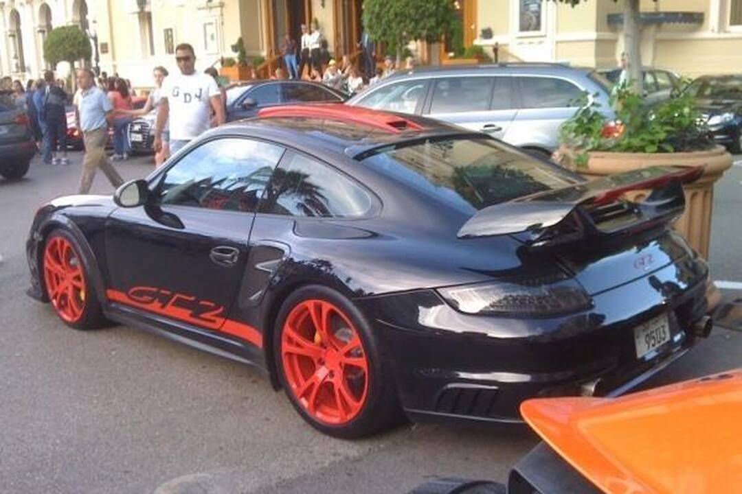 Akims paganyti: kokiais superautomobiliais puikuojasi arabai?