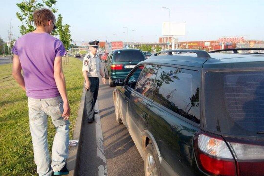 Trečiadienio vakaras Vilniuje: trys avarijos, apgadinti septyni automobiliai