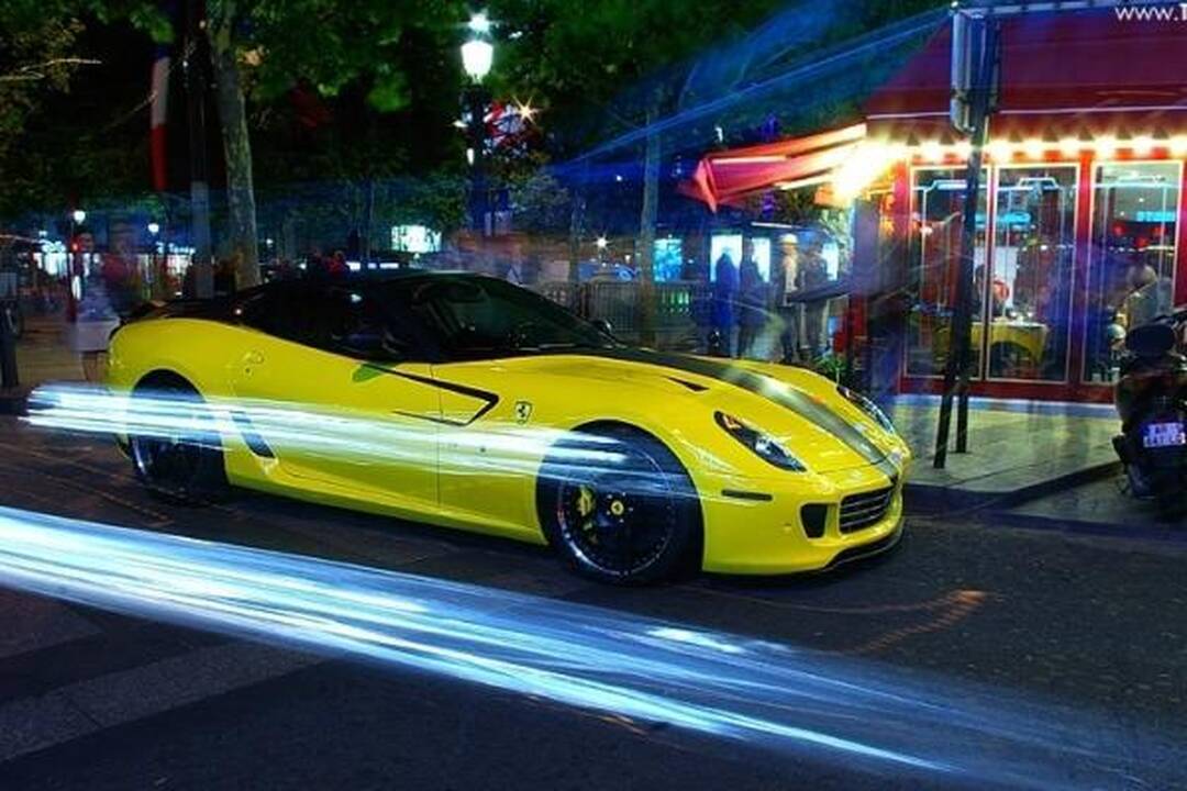 Akims paganyti: kokiais superautomobiliais puikuojasi arabai?