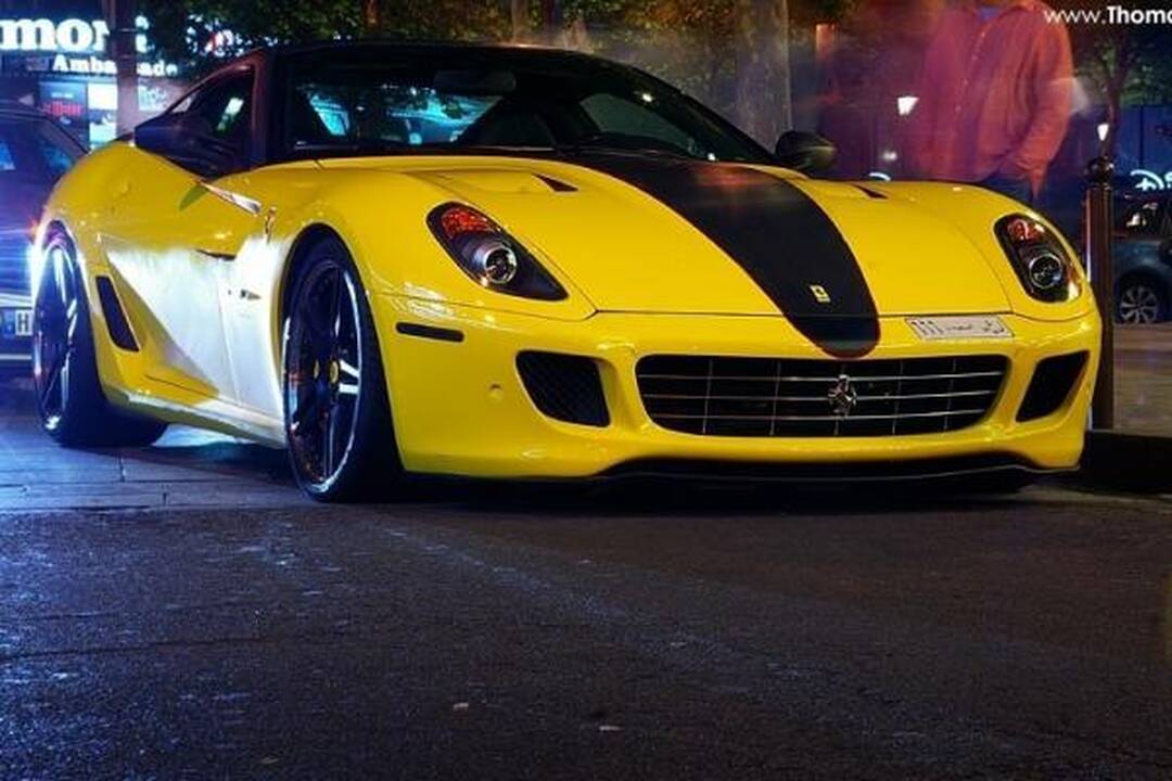 Akims paganyti: kokiais superautomobiliais puikuojasi arabai?