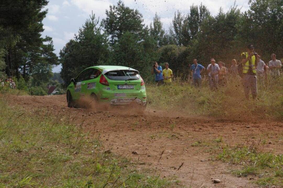 300 ežerų ralyje po pirmosios dienos pirmauja Vytauto Švedo ekipažas