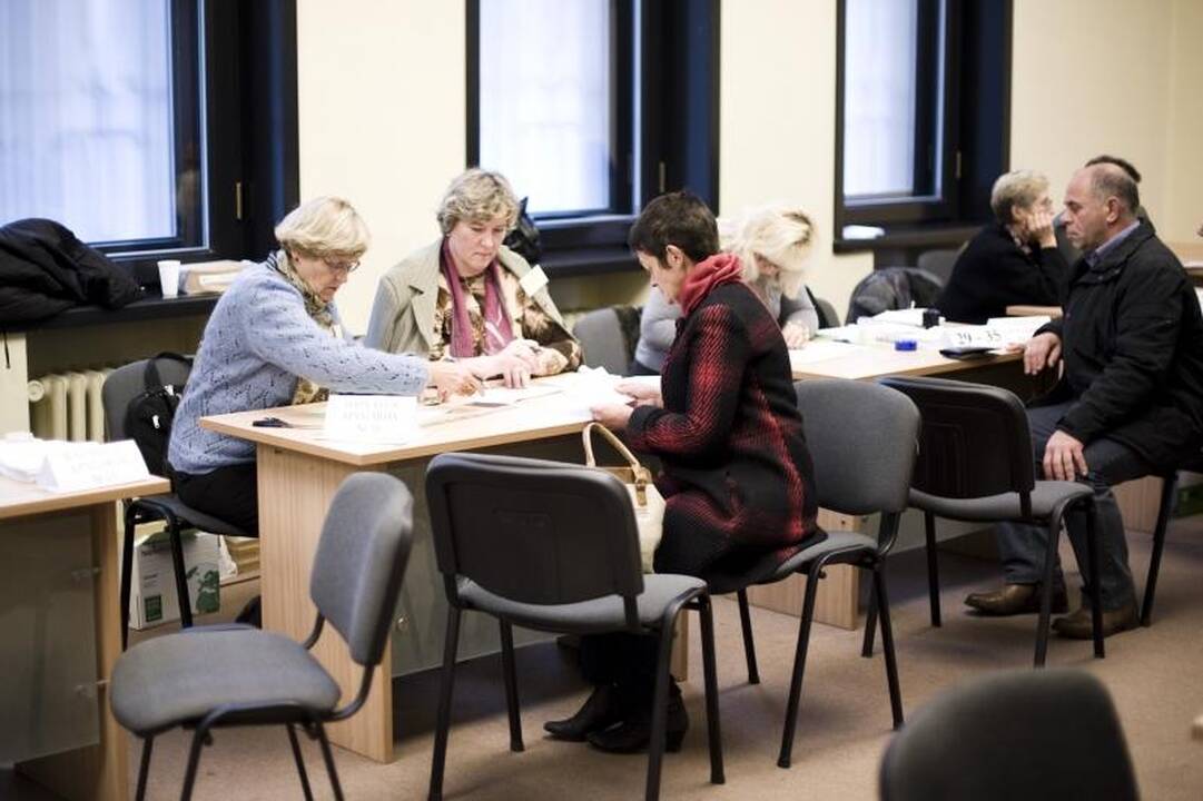 Antrame ture Kaune kol kas balsavo bent du kartus mažiau rinkėjų