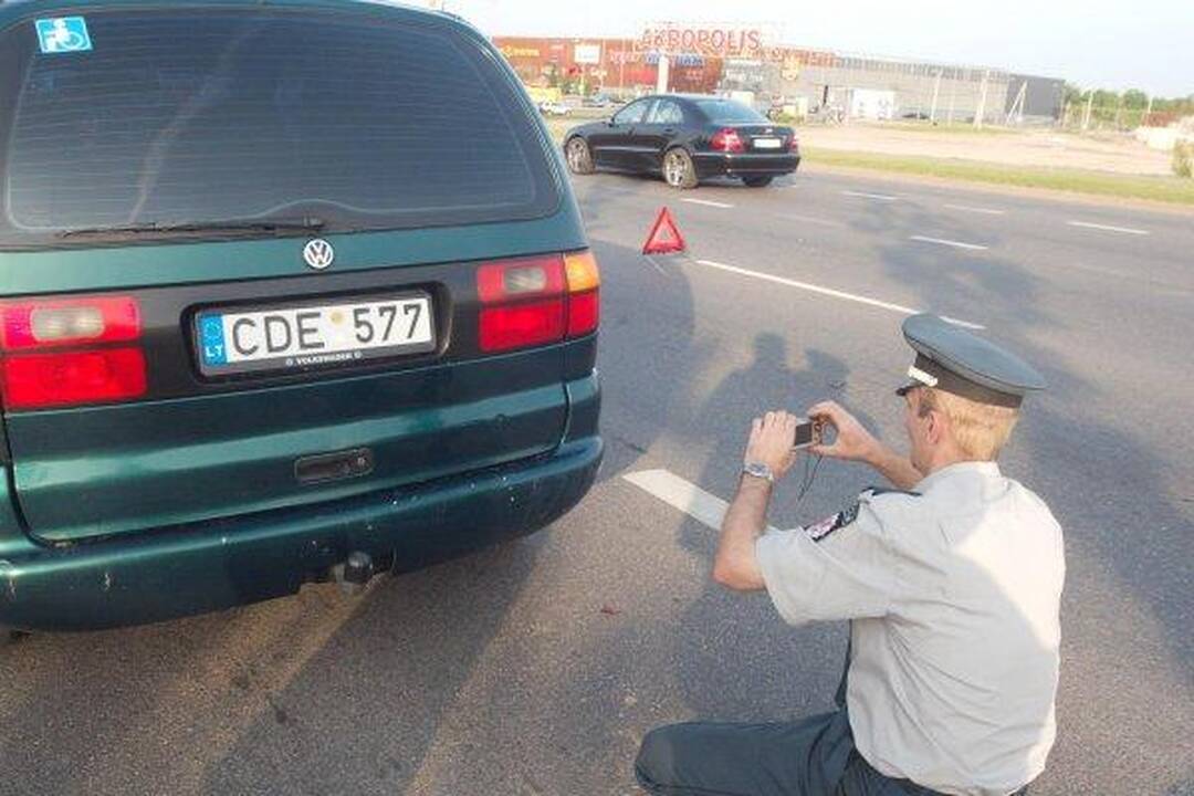 Trečiadienio vakaras Vilniuje: trys avarijos, apgadinti septyni automobiliai