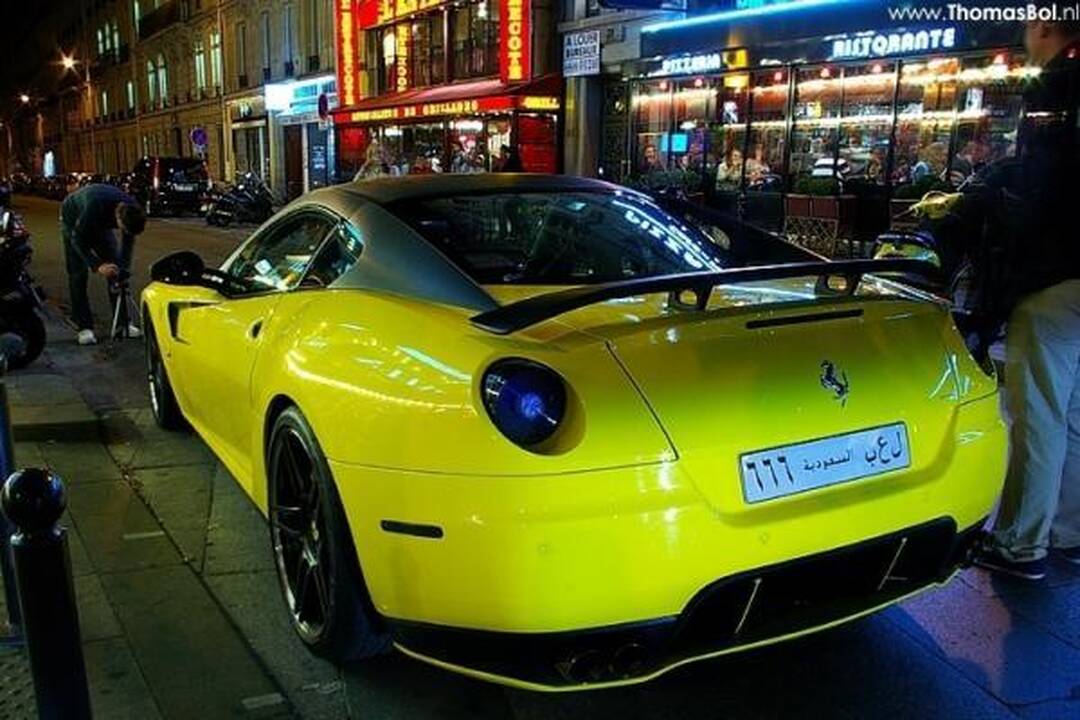 Akims paganyti: kokiais superautomobiliais puikuojasi arabai?