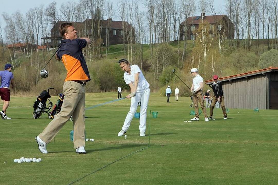 Golfo žaidėjai pradėjo 2012 metų sezoną 