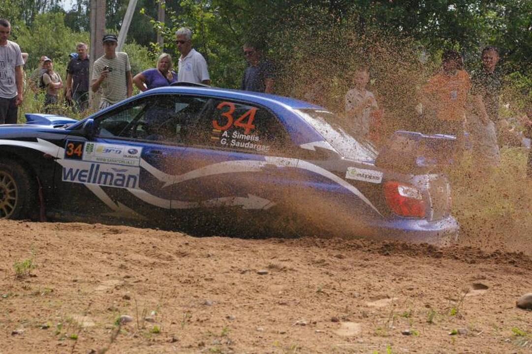 300 ežerų ralyje po pirmosios dienos pirmauja Vytauto Švedo ekipažas