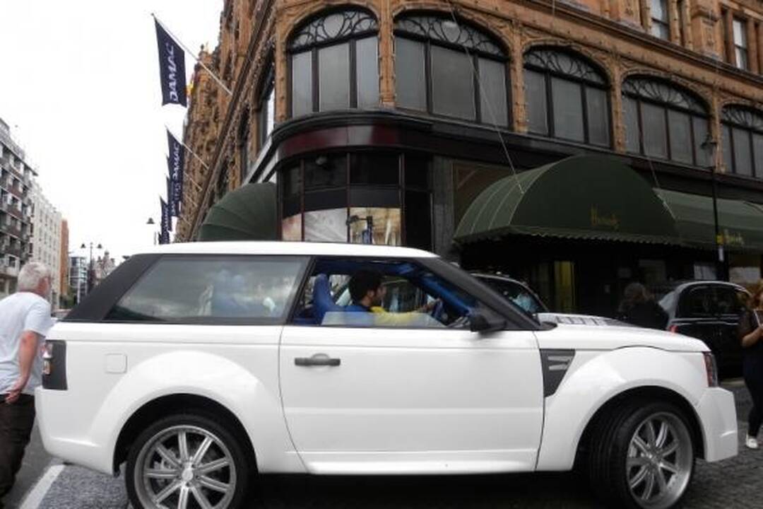 Akims paganyti: kokiais superautomobiliais puikuojasi arabai?