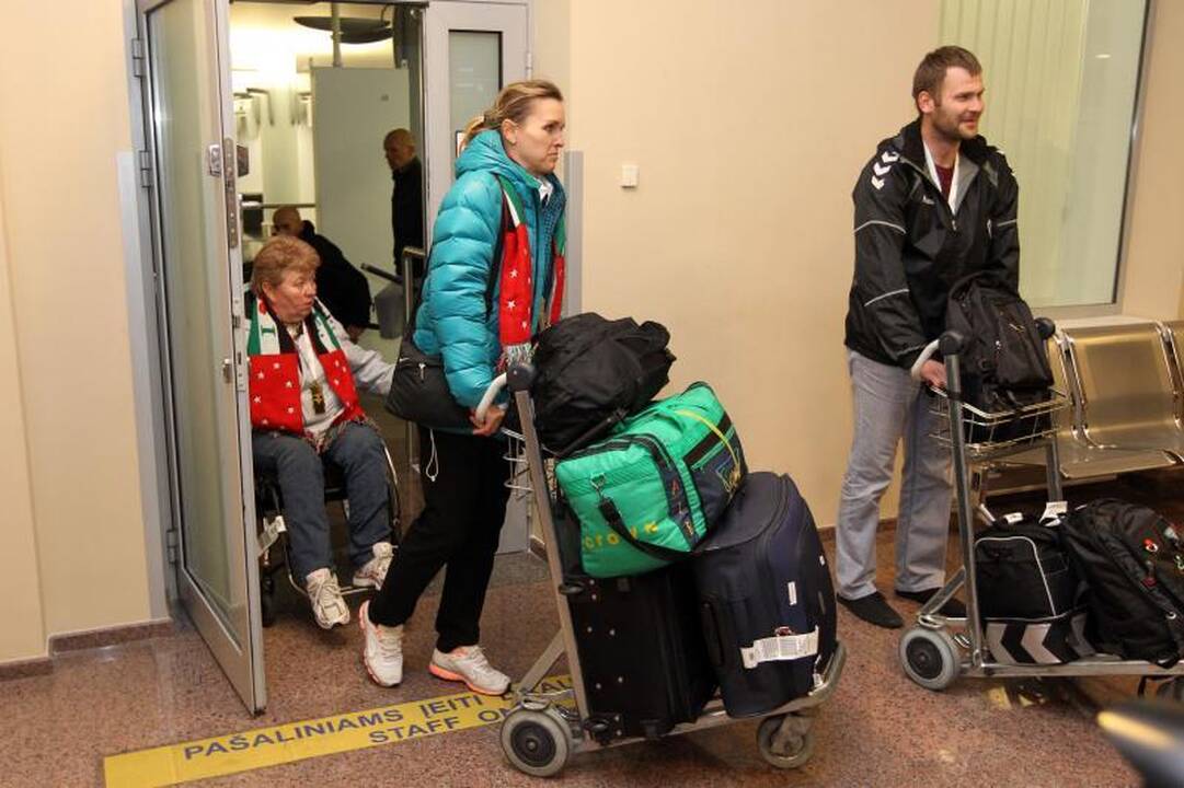 Lietuviai iš JAE grįžo aukštai iškeltomis galvomis