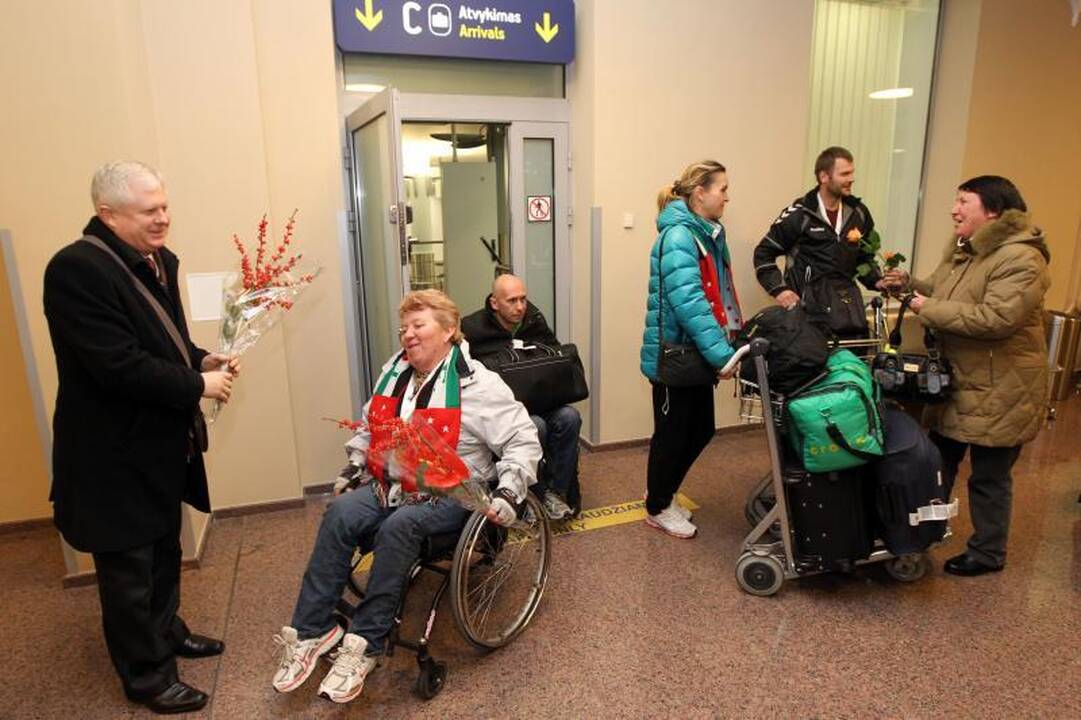 Lietuviai iš JAE grįžo aukštai iškeltomis galvomis