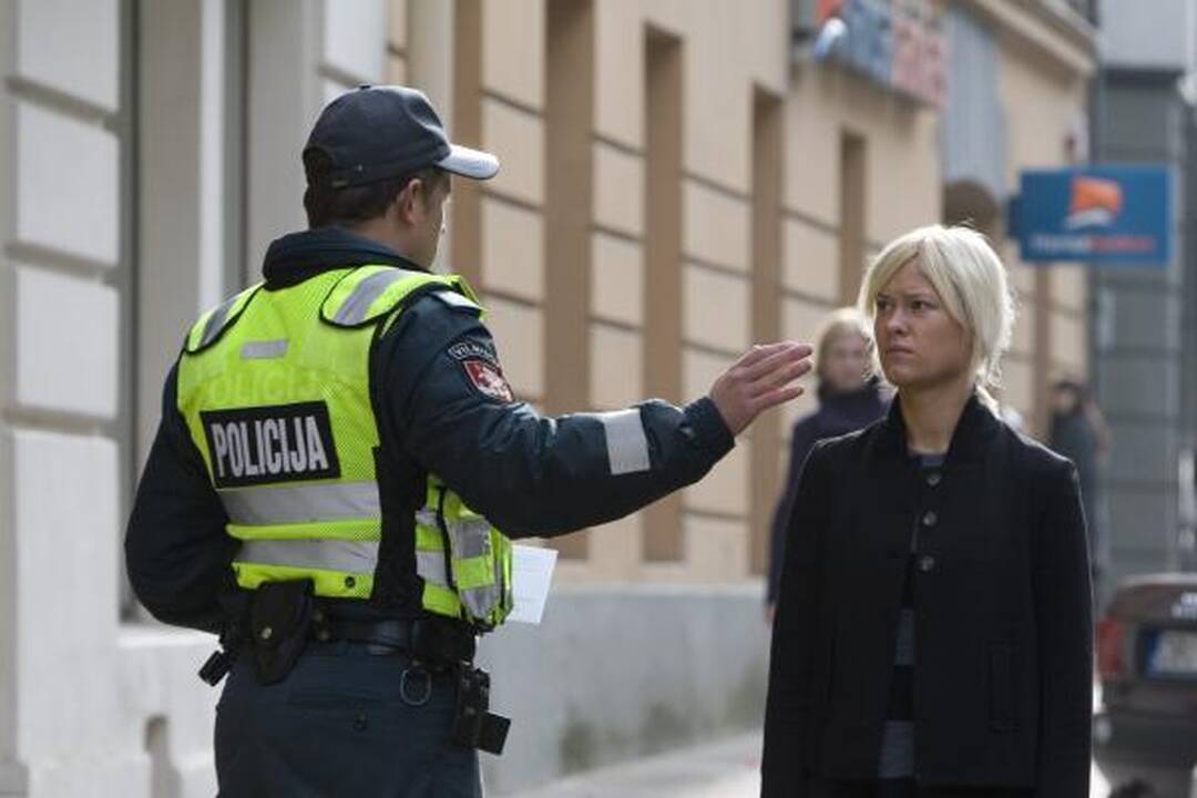 Griūvantis balkonas paliktas likimo valiai (papildyta)