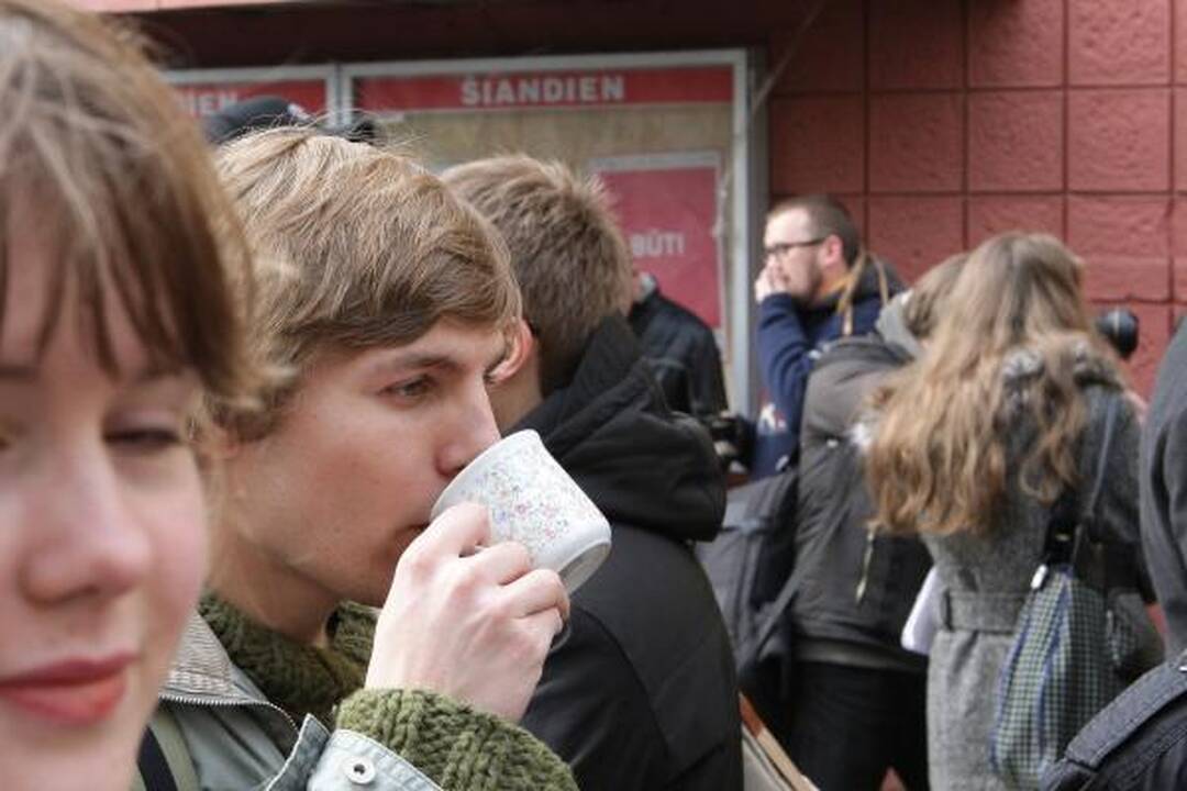 Už merdėjančią „Romuvą“ - taiki kavos akcija