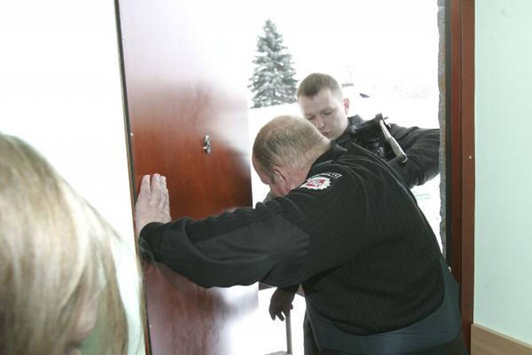 Policininkas neleido žurnalistams domėtis rinkimų pažeidimais