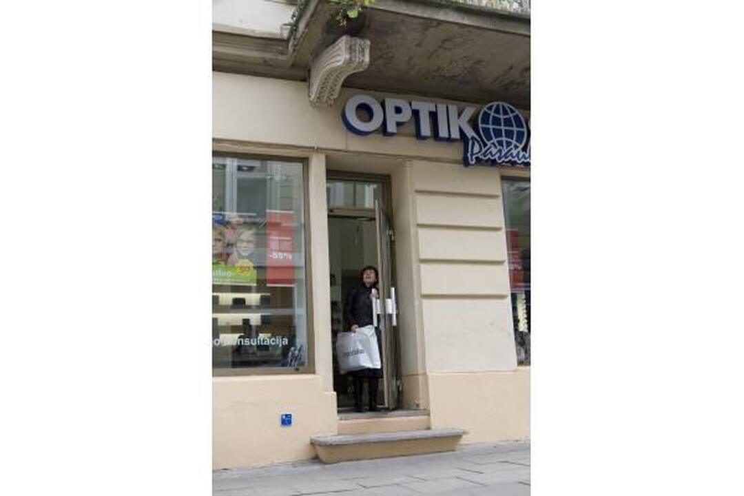 Griūvantis balkonas paliktas likimo valiai (papildyta)