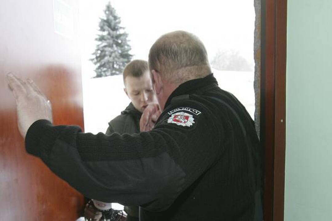 Policininkas neleido žurnalistams domėtis rinkimų pažeidimais