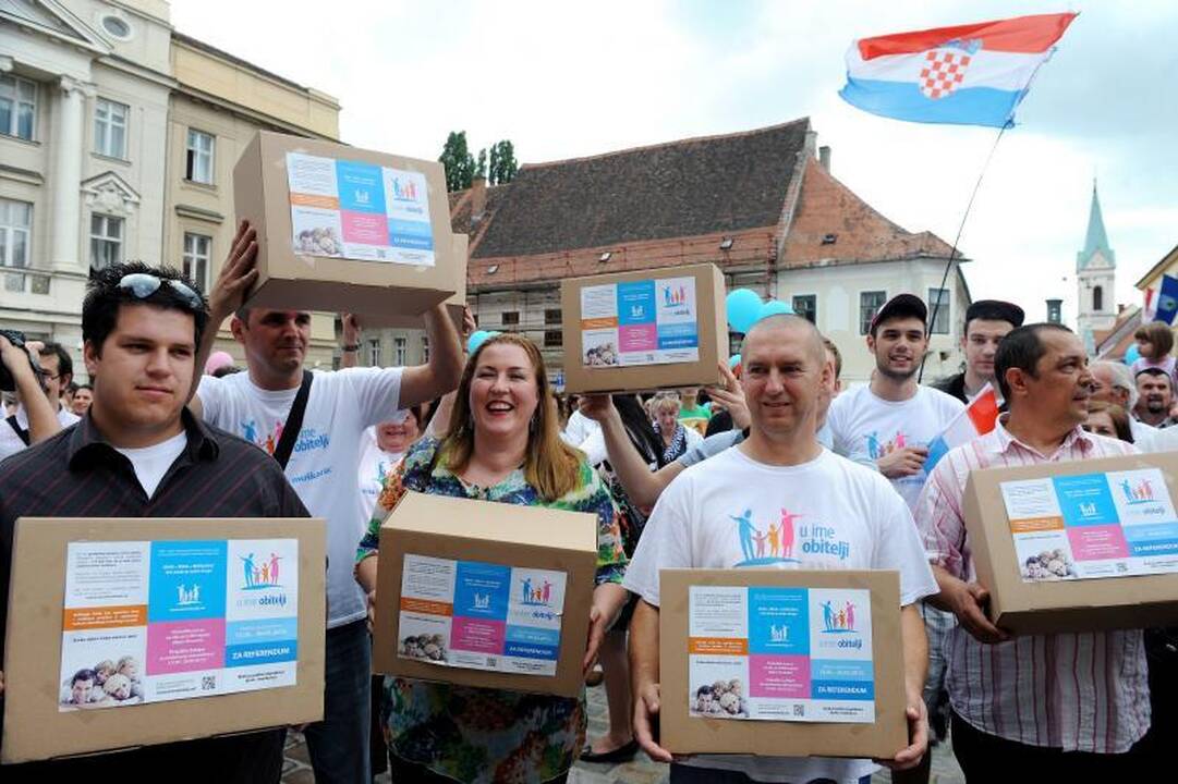 Kroatai reikalauja referendumo dėl homoseksualų santuokų uždraudimo