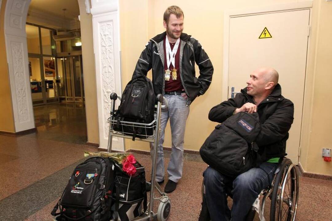Lietuviai iš JAE grįžo aukštai iškeltomis galvomis