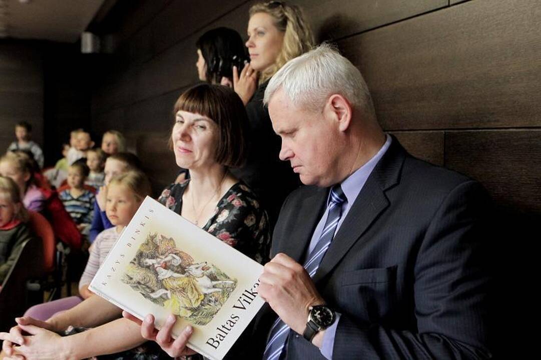 Vaikai klausėsi Klaipėdos mero skaitomų pasakų
