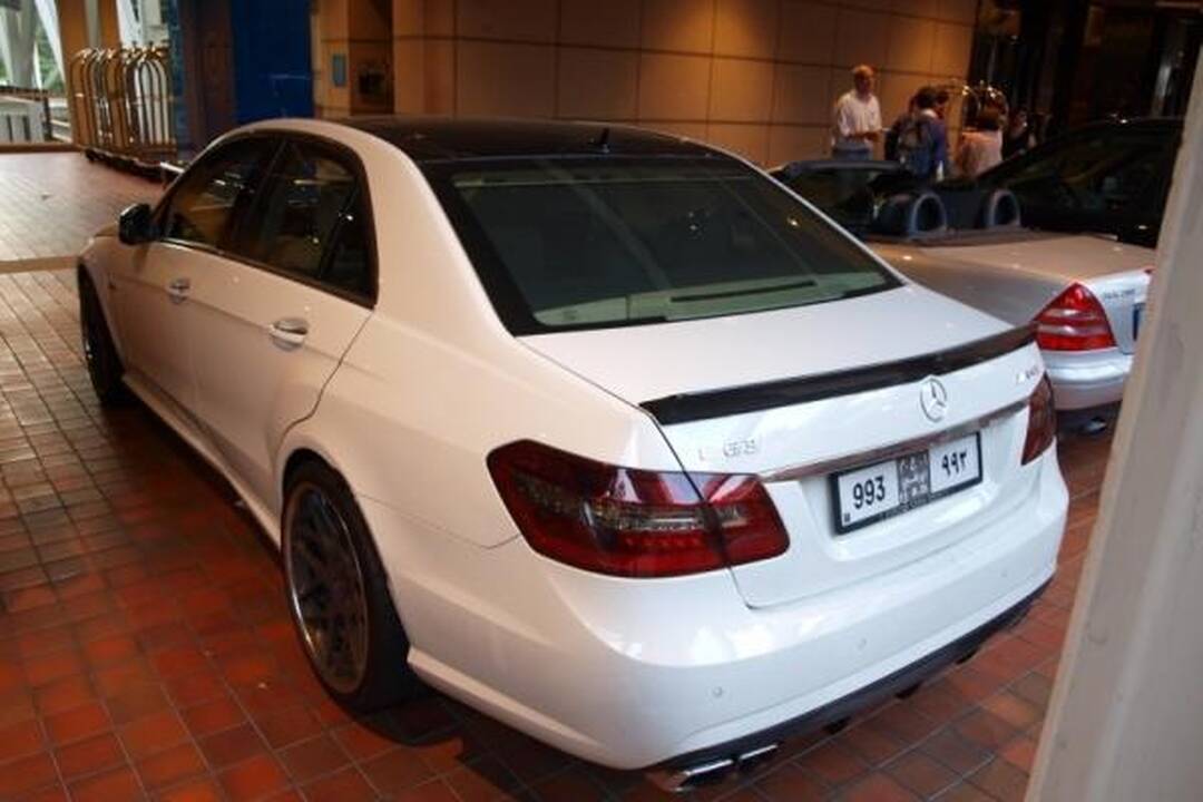 Akims paganyti: kokiais superautomobiliais puikuojasi arabai?