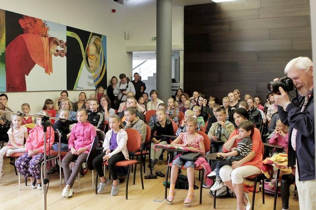 Vaikai klausėsi Klaipėdos mero skaitomų pasakų