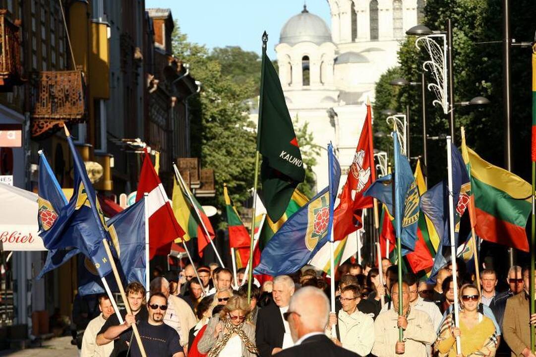 Laisvės alėjoje – eitynės Baltijos keliui atminti