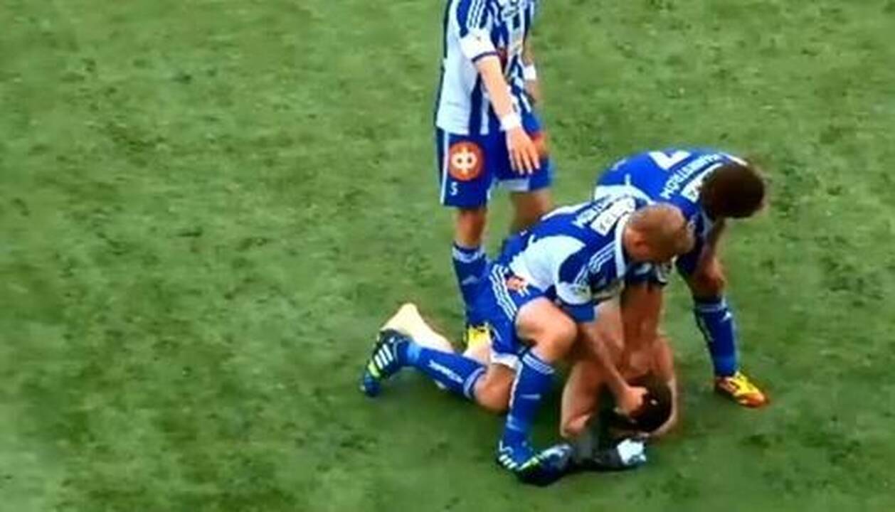 Futbolo kuriozas: dėl nuogaliaus kaltės - neįskaitytas įvartis 