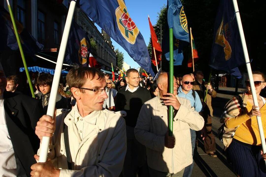Laisvės alėjoje – eitynės Baltijos keliui atminti