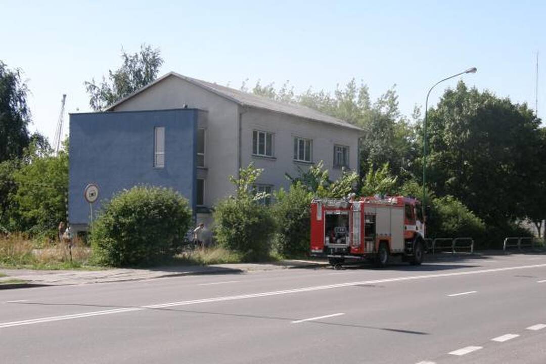 Benamiai bendrovės biure sukėlė gaisrą