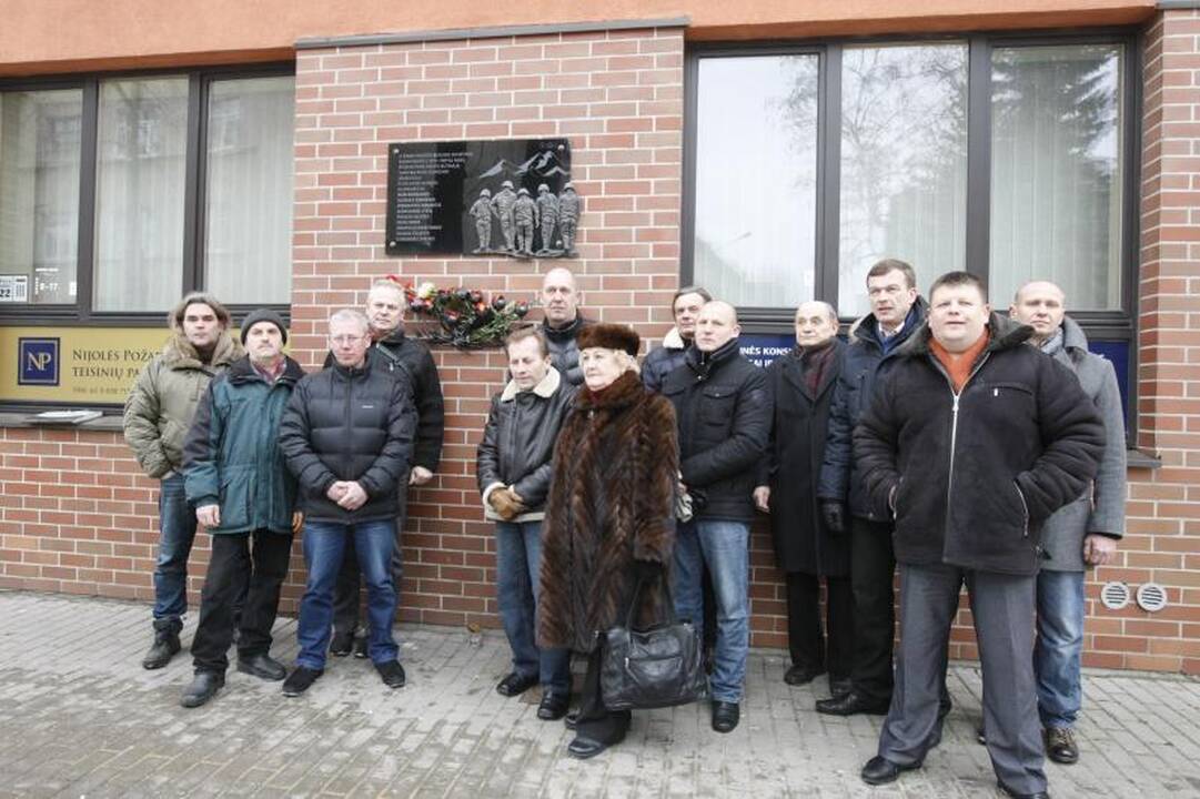 Afganistano karo aukoms - meno kūrinys „Juodoji tulpė“