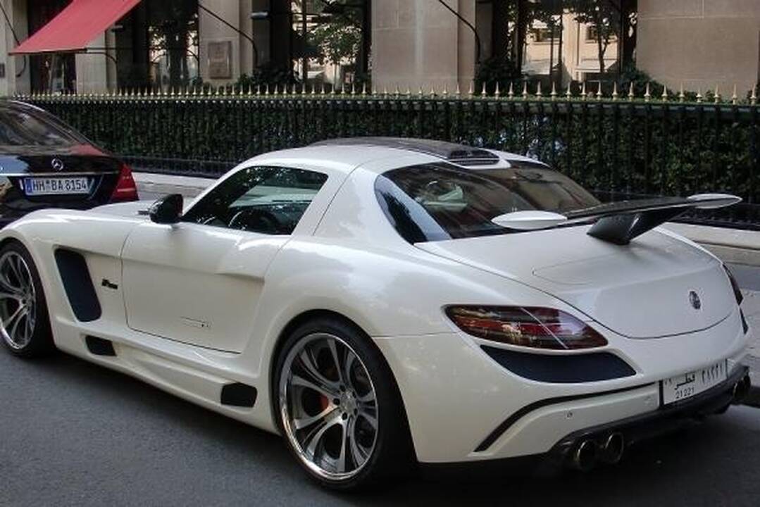 Akims paganyti: kokiais superautomobiliais puikuojasi arabai?