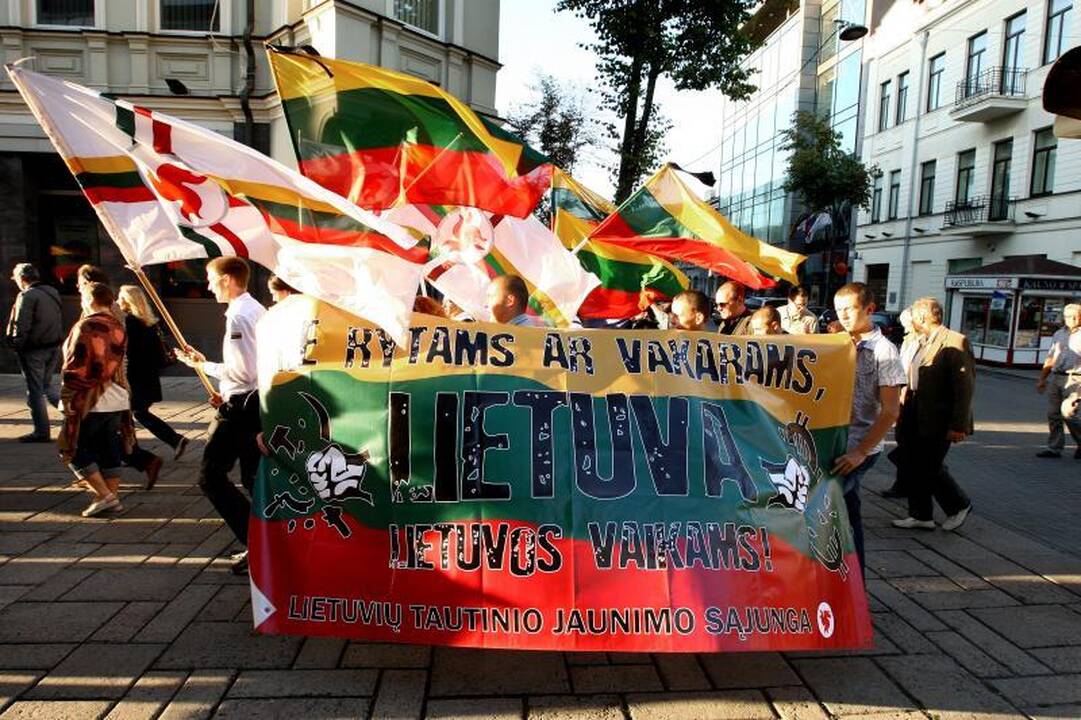 Laisvės alėjoje – eitynės Baltijos keliui atminti