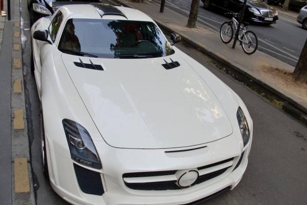 Akims paganyti: kokiais superautomobiliais puikuojasi arabai?