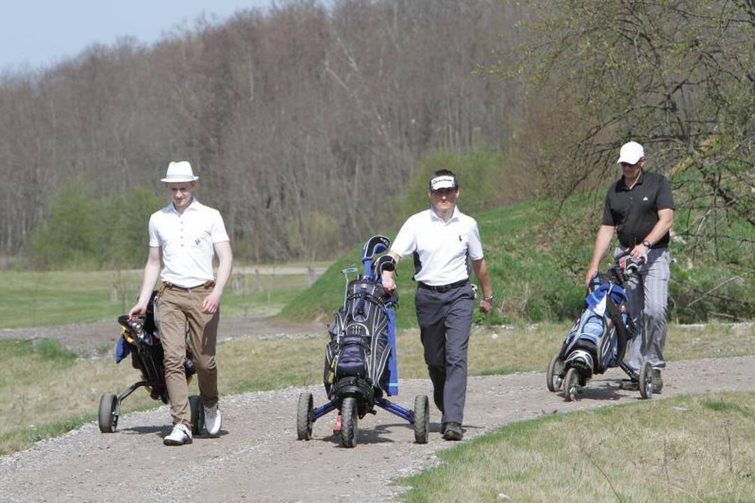 Golfo žaidėjai pradėjo 2012 metų sezoną 