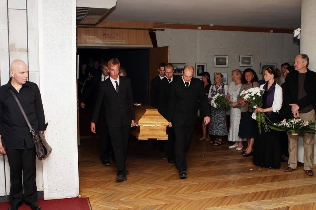Aktorius V.Klimas atgulė Lėbartų kapinėse