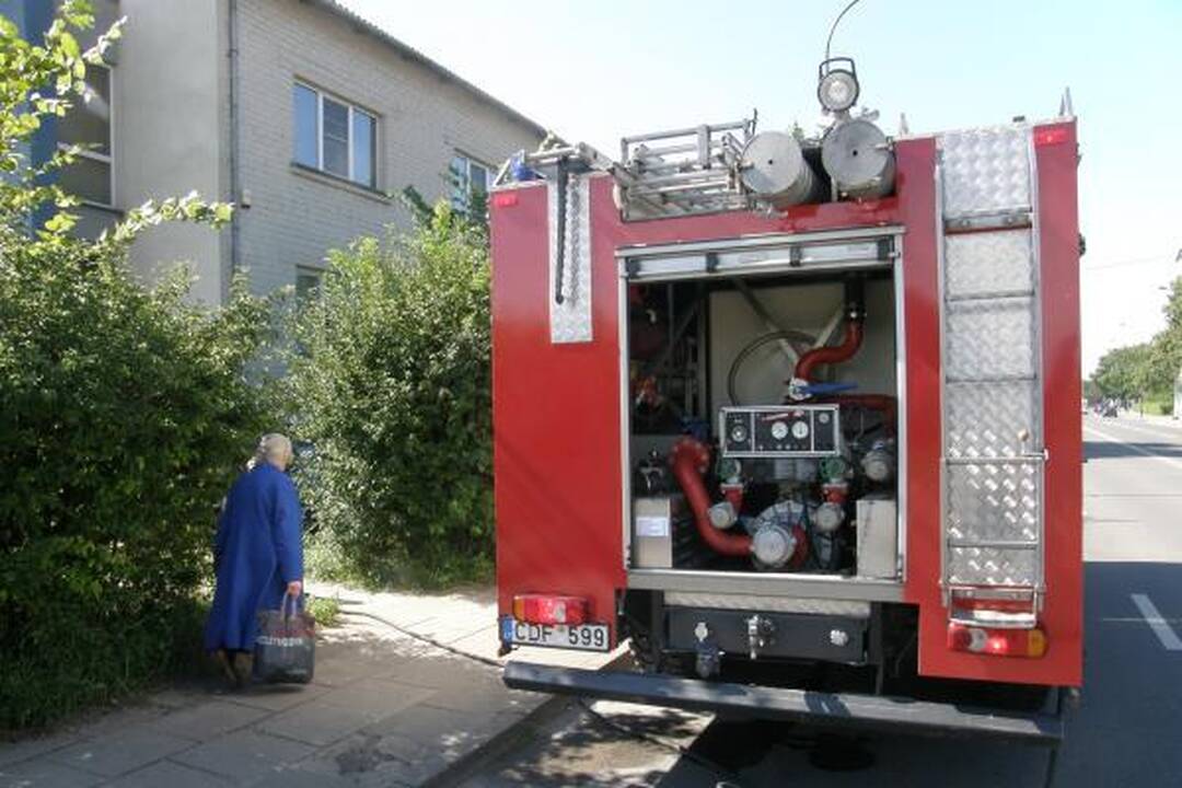 Benamiai bendrovės biure sukėlė gaisrą