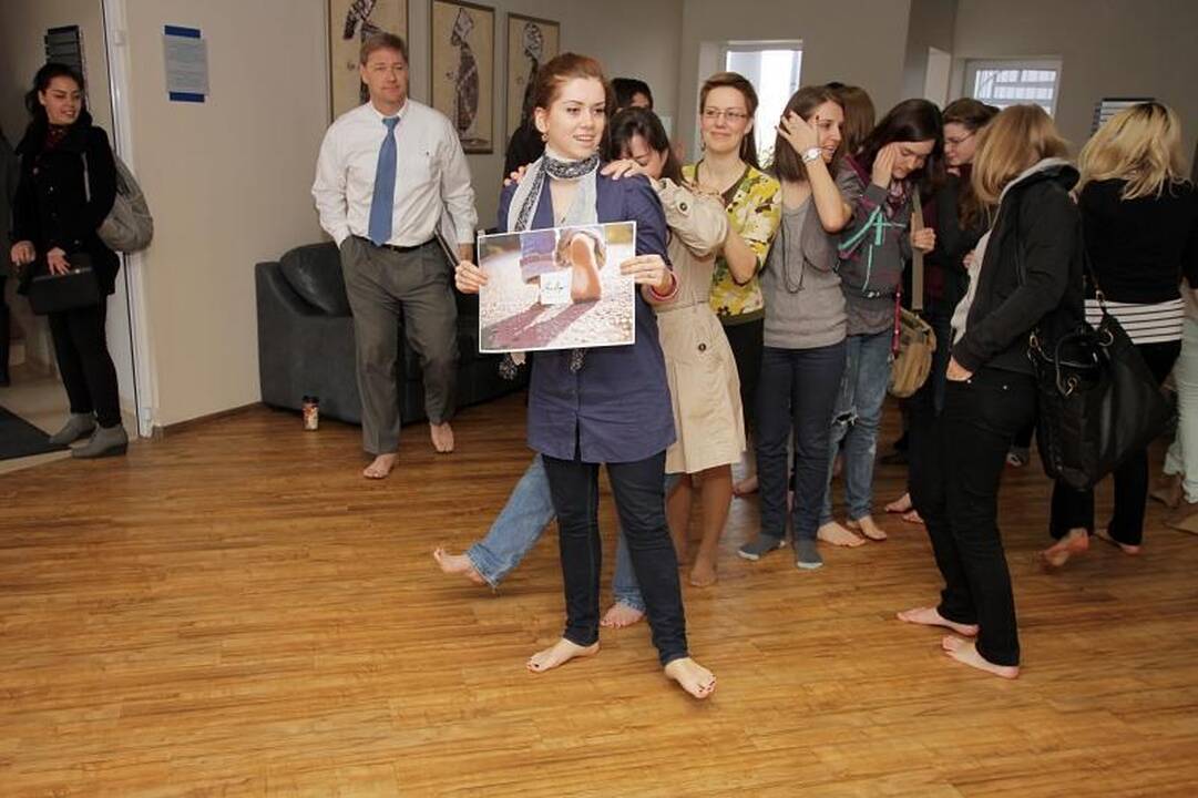 Klaipėdos studentai ir dėstytojai į paskaitas vaikščiojo basomis  