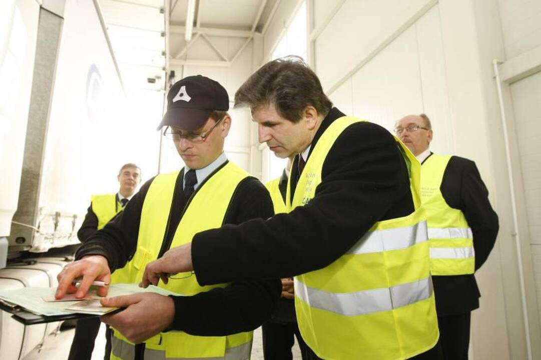 Vilkikų vairuotojų baubas - kontrolės postas dirba be poilsio valandų