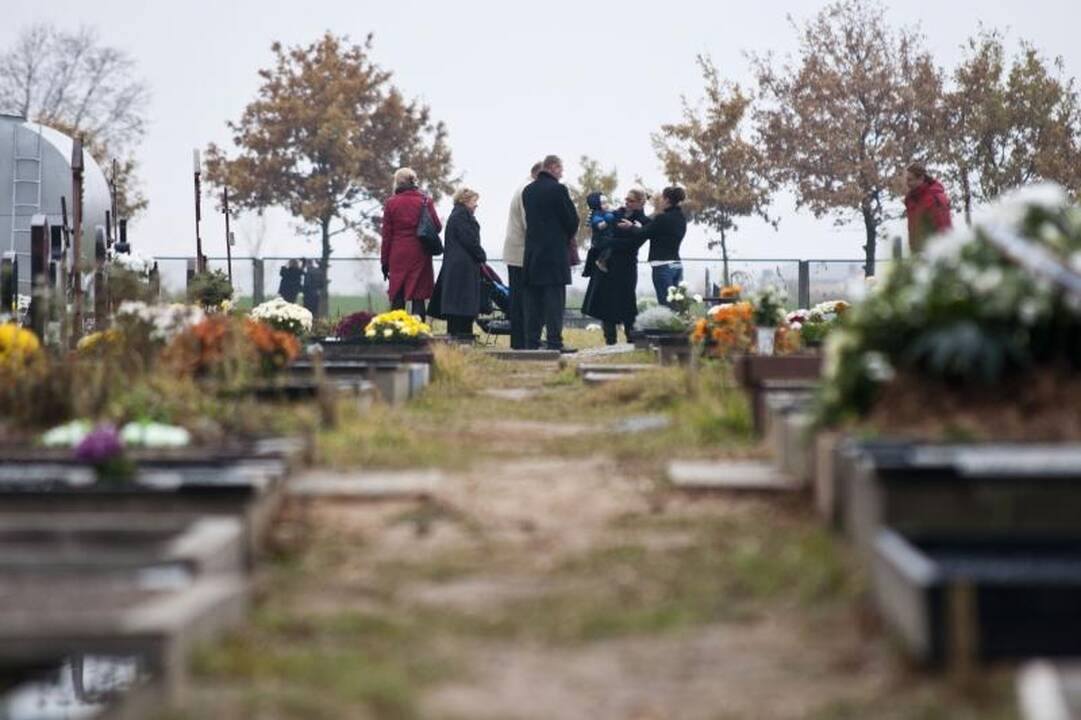 Kelias į Ledos kapines – klaidus ir duobėtas