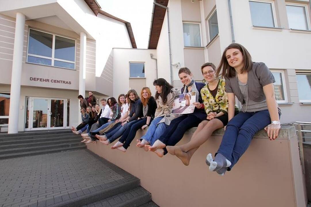 Klaipėdos studentai ir dėstytojai į paskaitas vaikščiojo basomis  