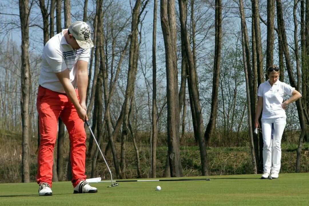 Golfo žaidėjai pradėjo 2012 metų sezoną 