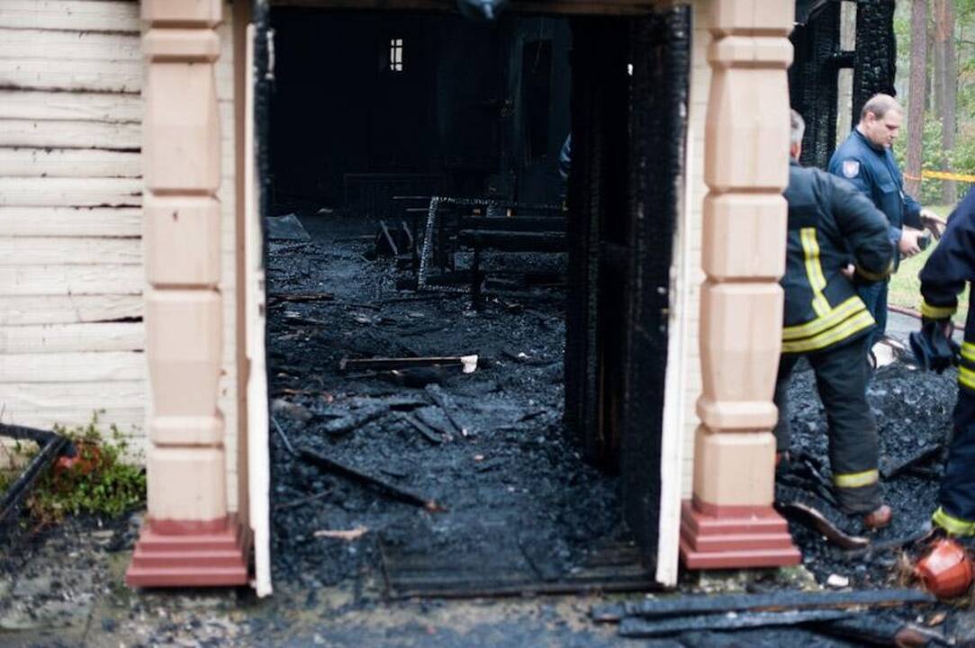 Kulautuvos bažnyčią suniokojo ugnis, įtariamas padegimas