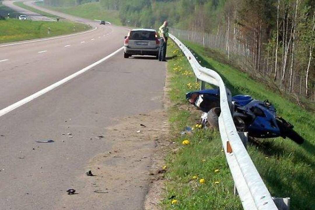 Šalia Ukmergės sunkiai nukentėjo Vilniaus policijos patrulis