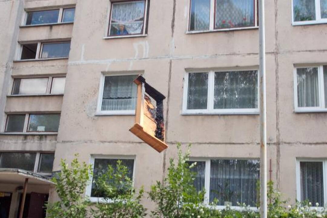 Sostinės ugniagesiai išgelbėjo senuką