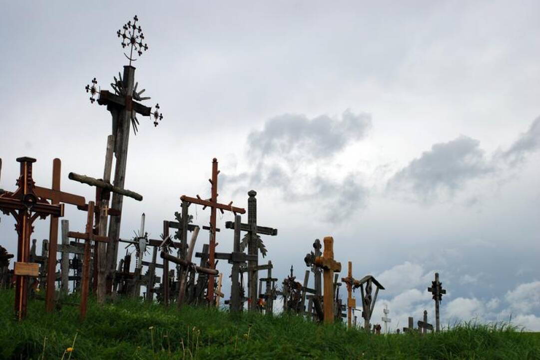 Piligrimai iš Kryžių kalno žygiuoja į Šiluvą