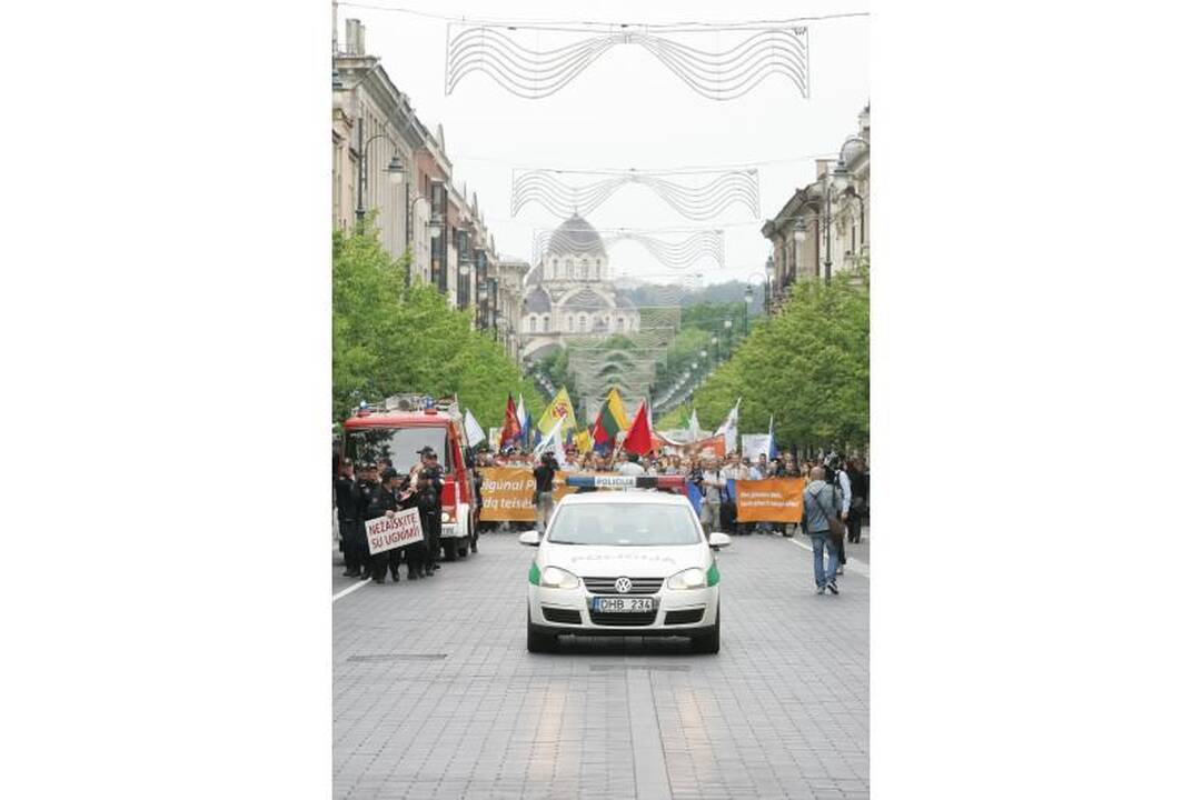 Abiturientai švenčia paskutinį skambutį