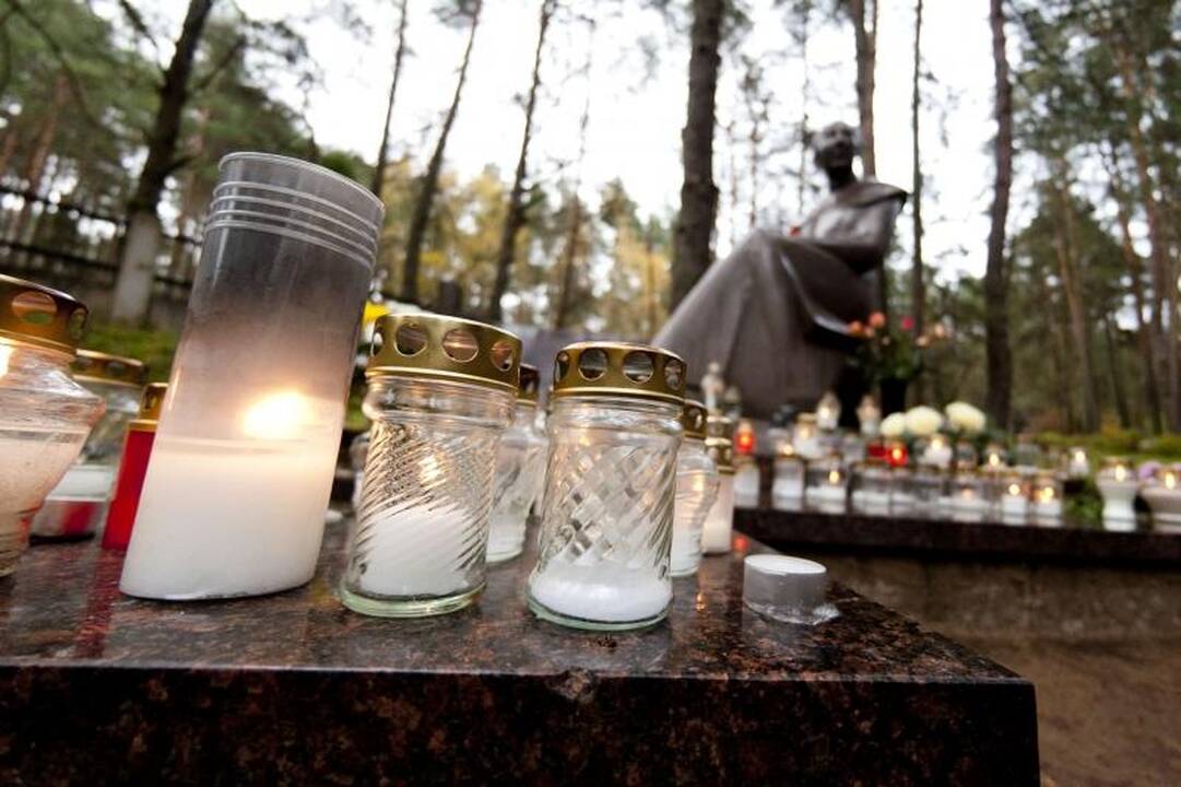Kelias į Ledos kapines – klaidus ir duobėtas