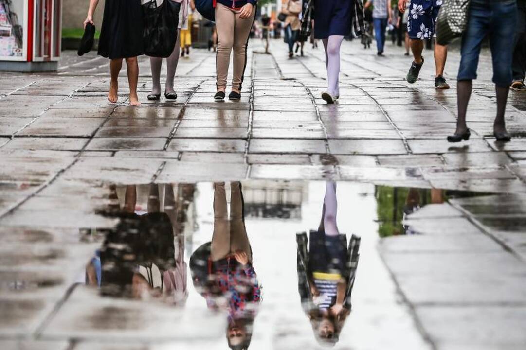 Prognozės: savaitgalį merks lietus, griaudės perkūnija