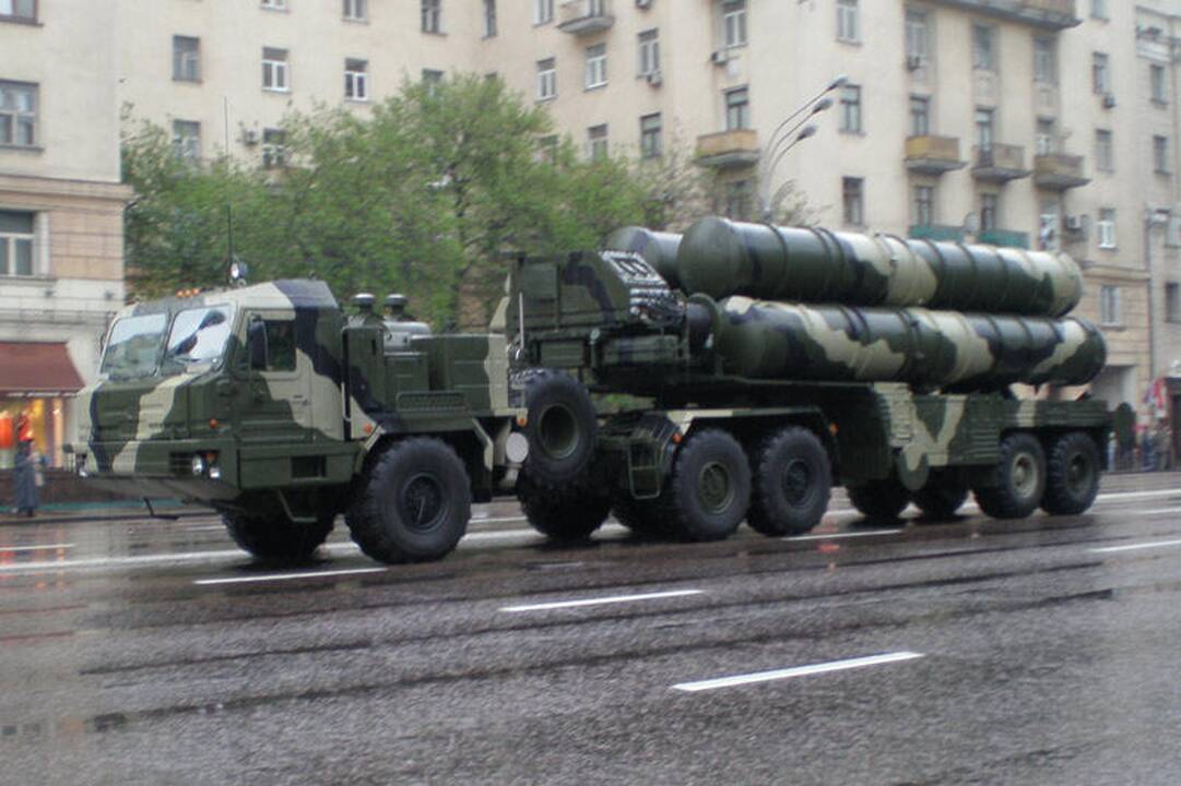 Rusijos kariškis: S-400 raketos į kovinę rikiuotę stos po mėnesio