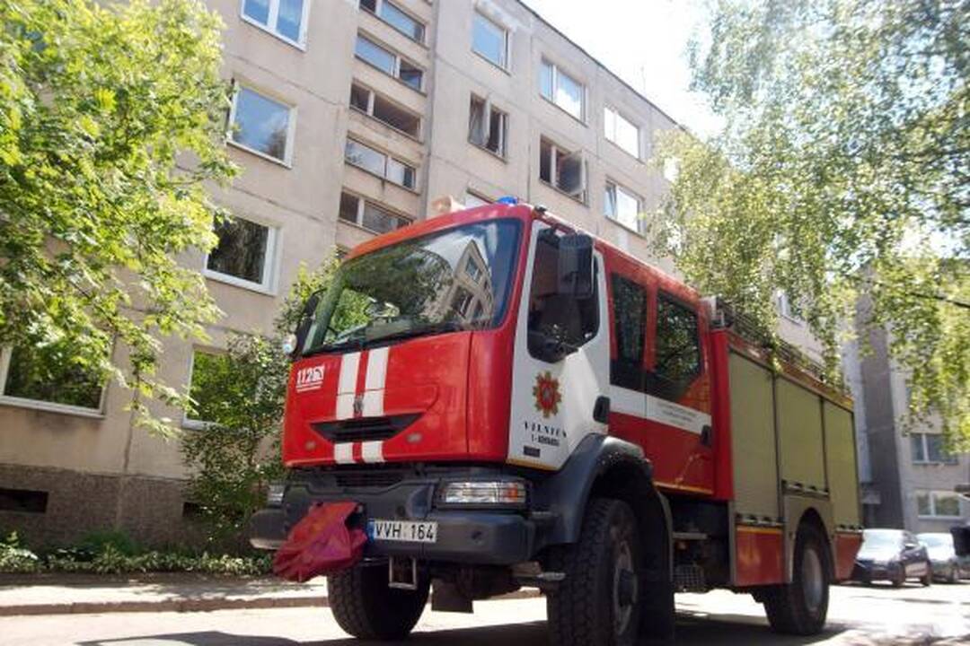 Sostinės ugniagesiai išgelbėjo senuką