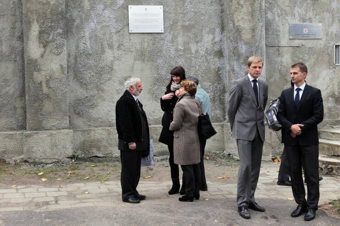 Atidengta lenta Vilniuje kalėjusiam Nobelio premijos laureatui